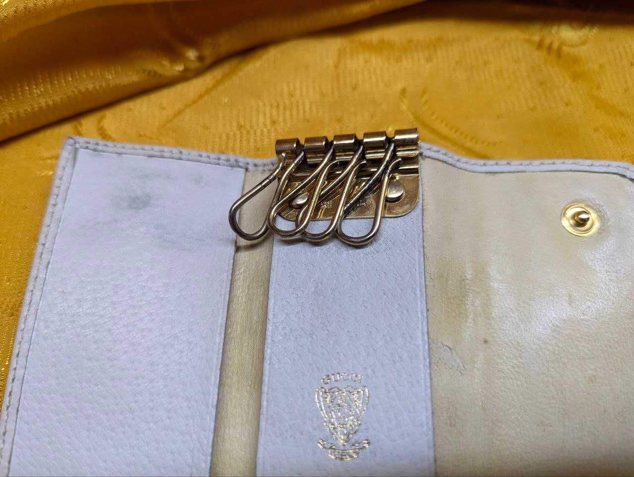Винтажный держатель для ключей Gucci кожаный белого цвета Оригинал