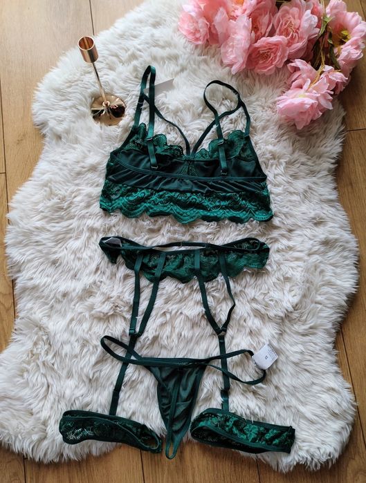 Koronkowa bielizna erotyczna komplet harness podwiązki seksi elegancka