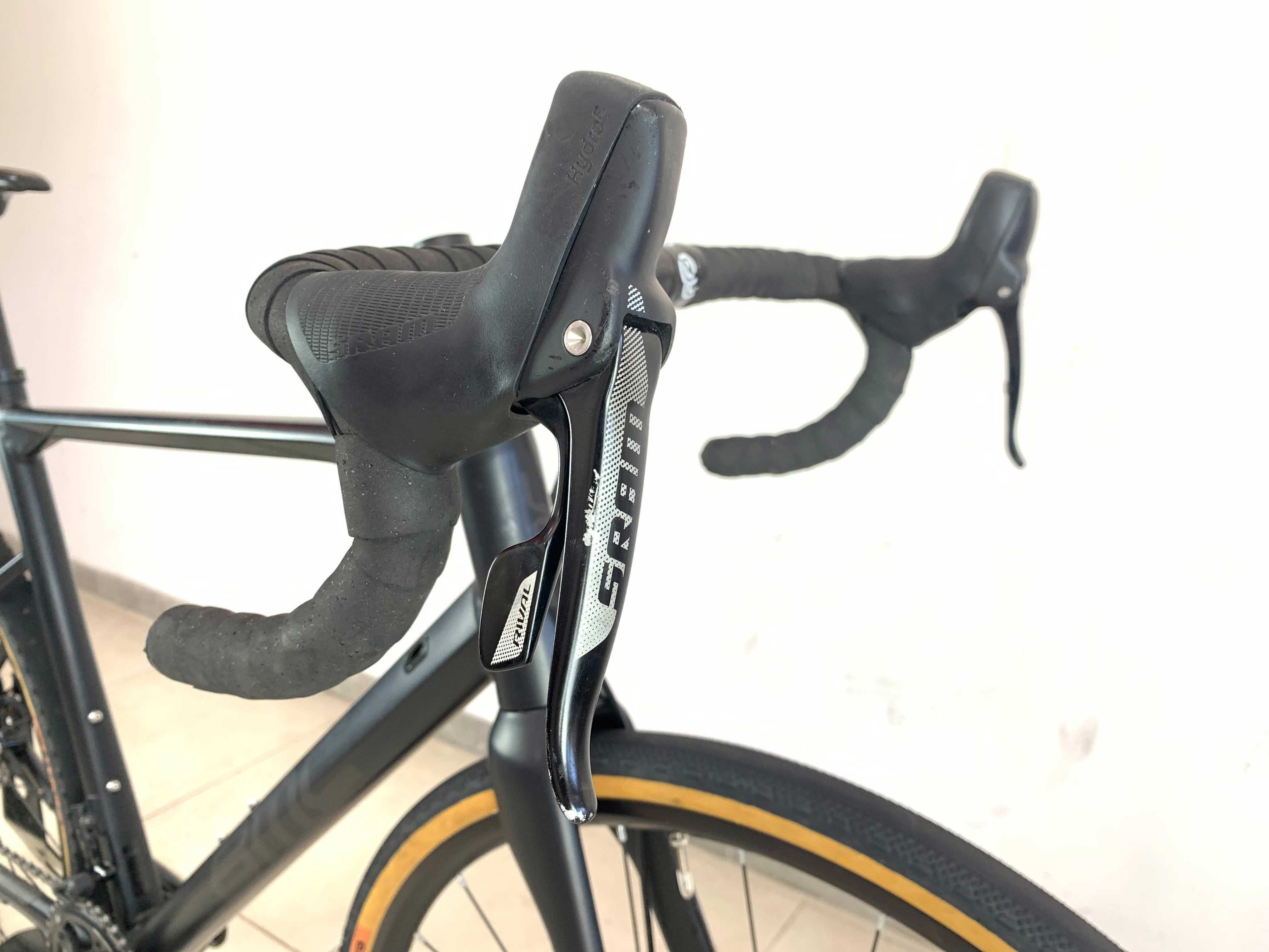 гравійник BMC Roadmachine X гравийник
