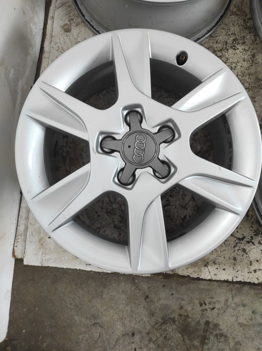 27 Felgi aluminiowe AUDI R 16 5x112 otwór 57,1 Bardzo Ładne