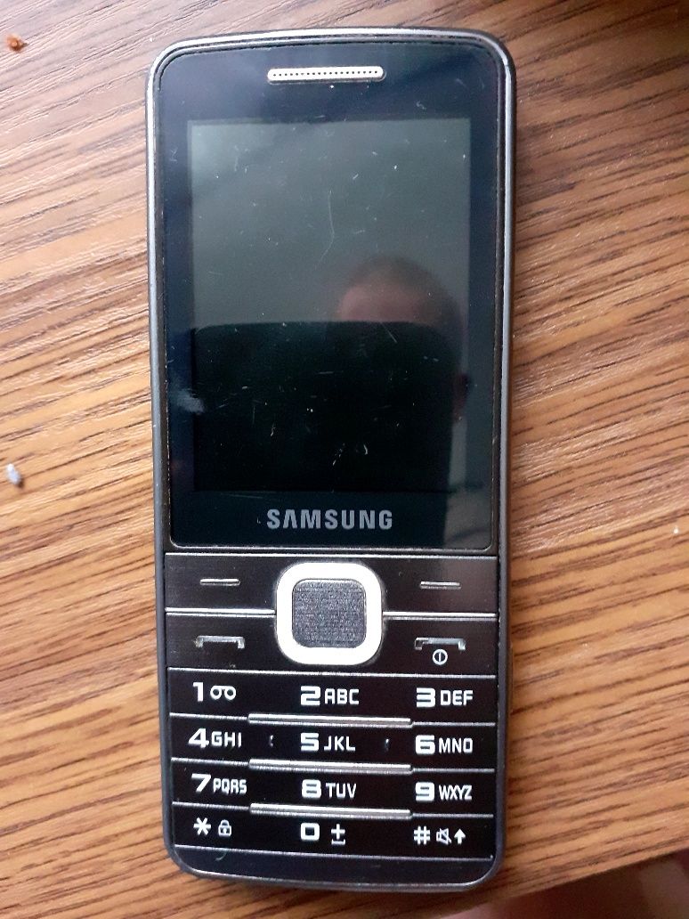Samsung widoczny na zdjęciu
