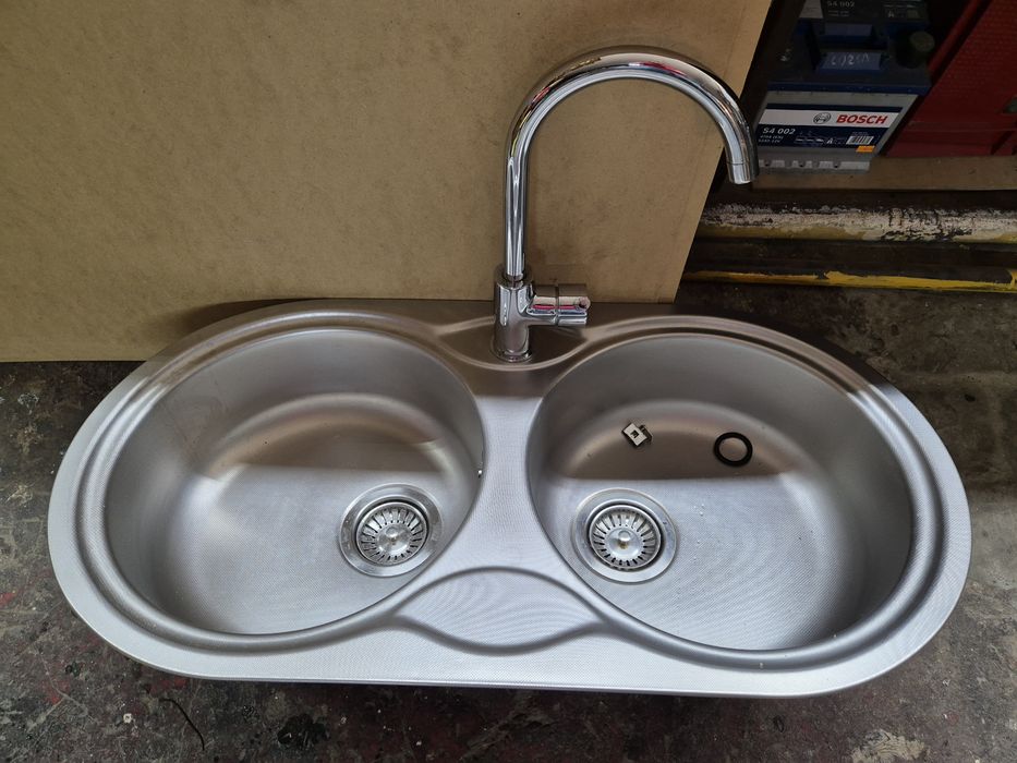 Zlew kuchennny z baterią