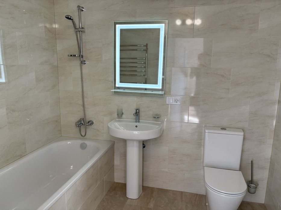 Оренда сучасного тауна в Гнідині . М. Бориспільська