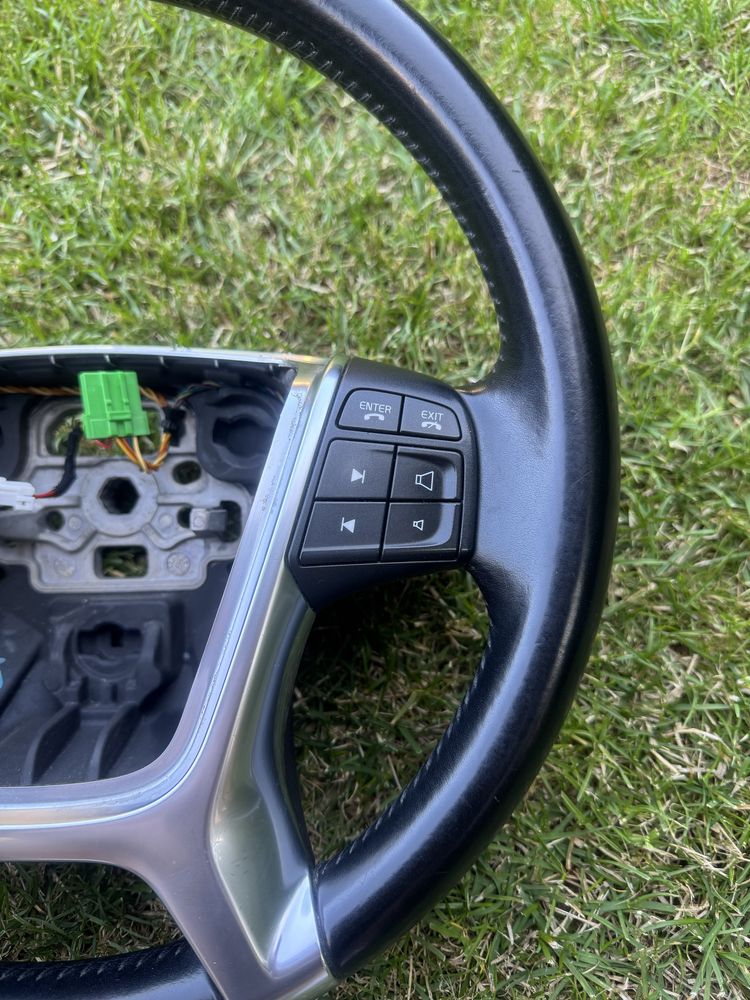 Kierownica z multifunkcja Volvo S60 XC60 ( dobry stan + )