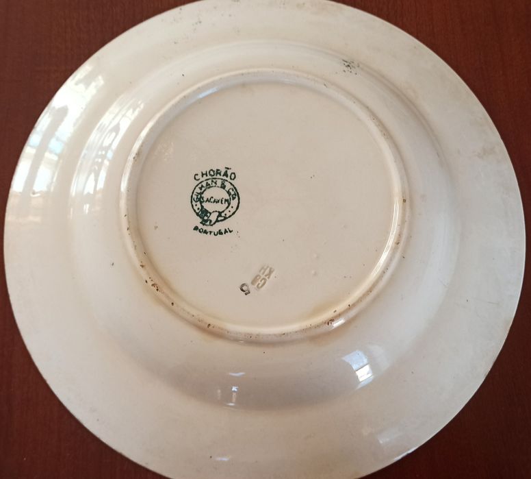 Prato antigo de Sacavém, motivo chorão, usado mas em ótimo Estado.