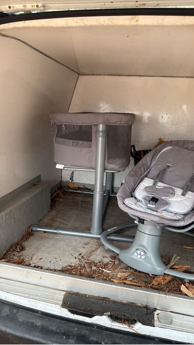 Vendo berço de bebe e cadeira baloiço