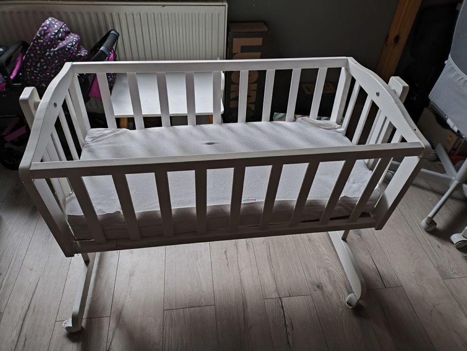 Kołyska, materac, pościel, kołderka, prześcieradła