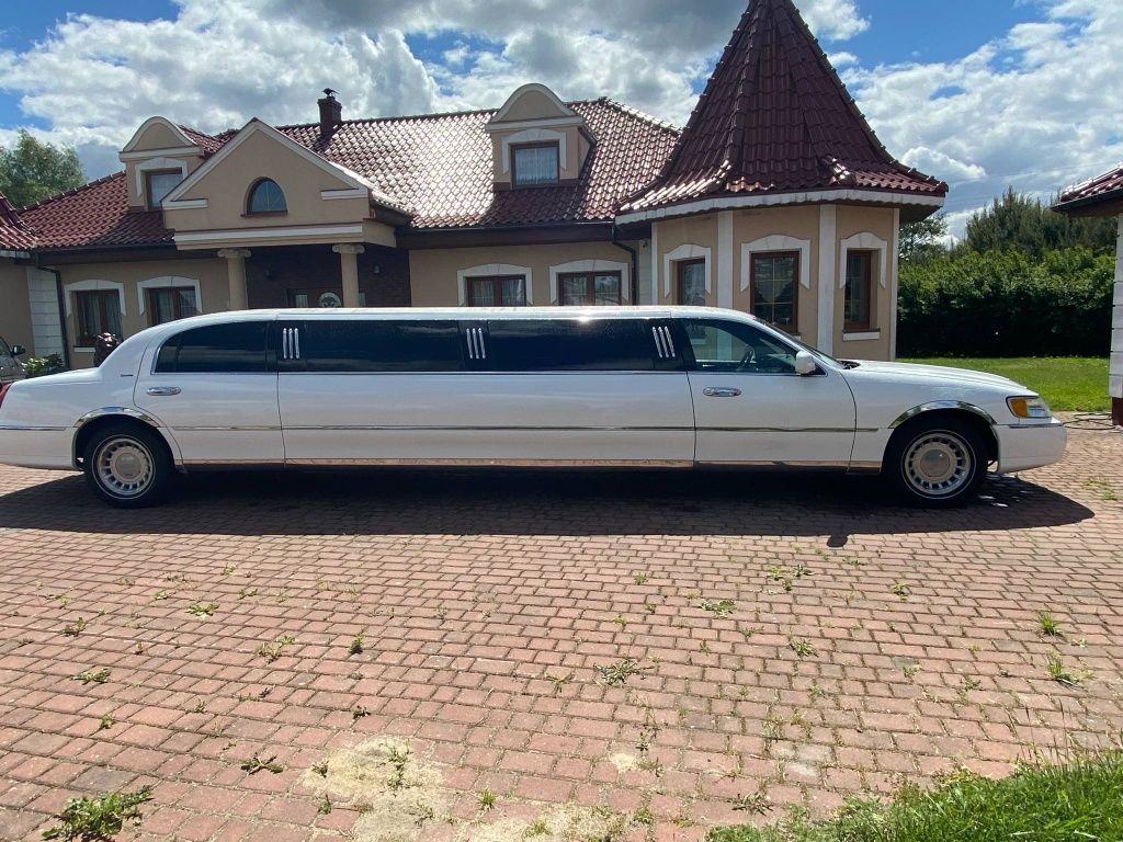 Sprzedam limuzynę Lincoln town car