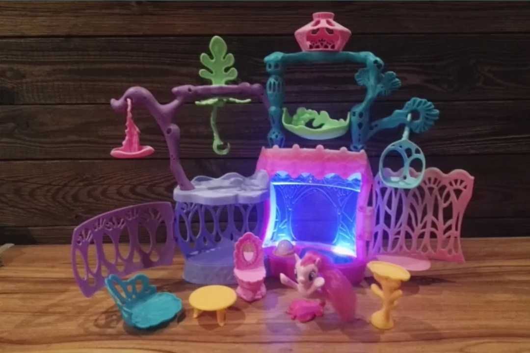 Zestaw My Little Pony świecący podwodny zamek Pinkie Pie +gratis Mlp