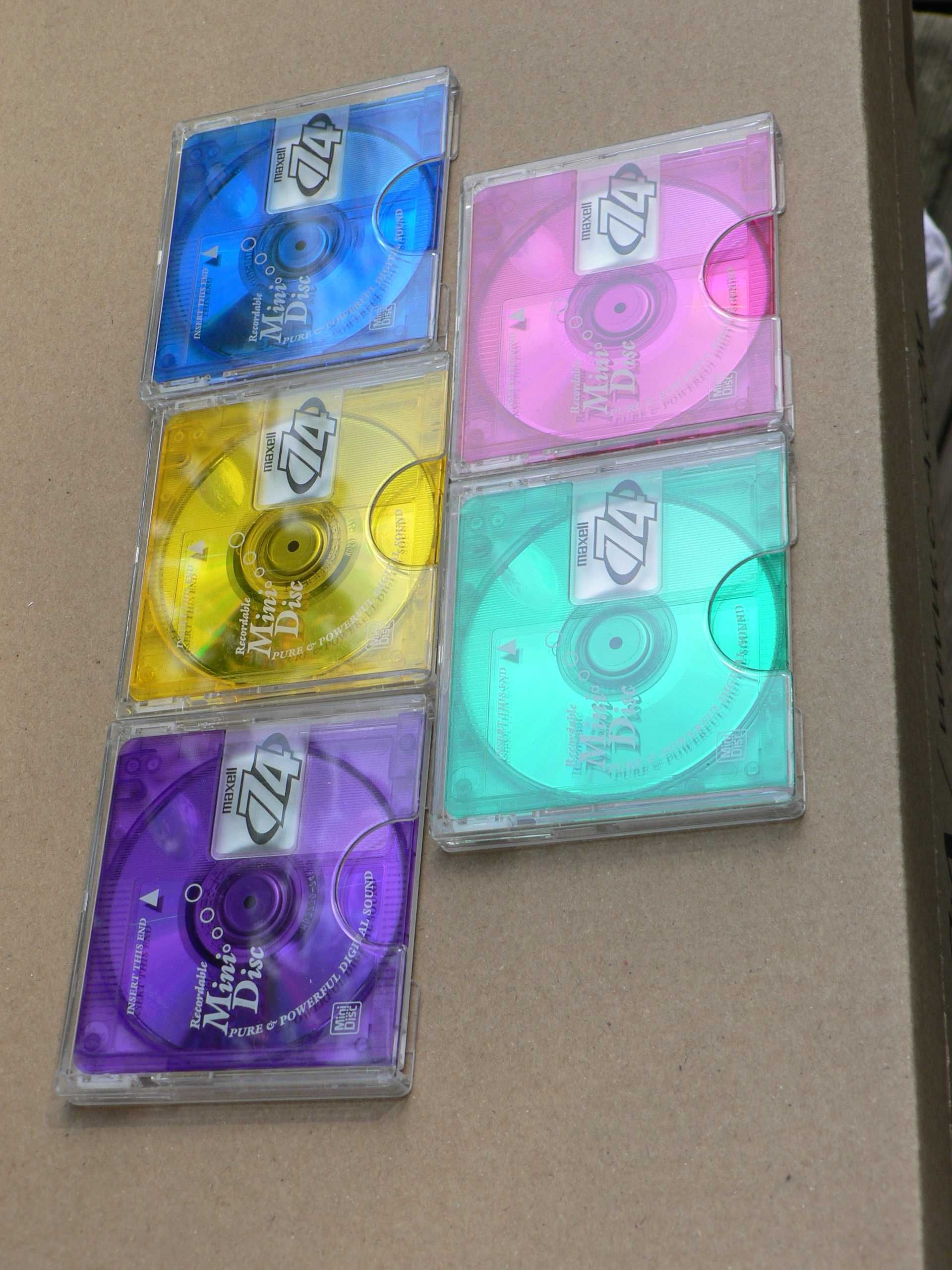 Okazja , 30 płyt minidisc  firmy Maxell Colour ,mini disci jak nowe !