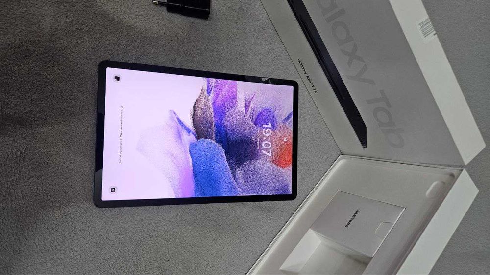 Подам планшет Samsung Galaxy Tab S7 FE
