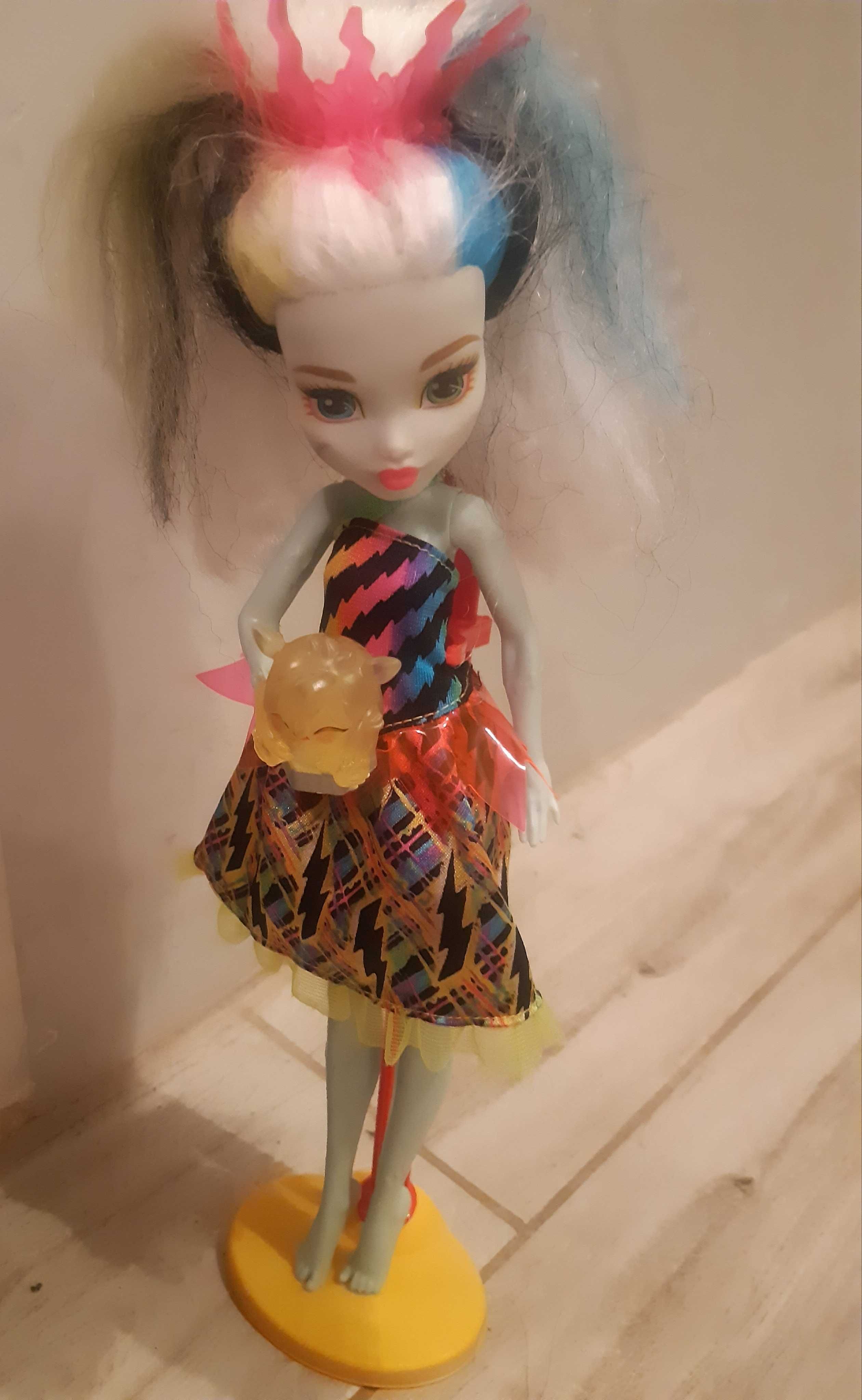 Monster High
Frankie Stein elektryfield