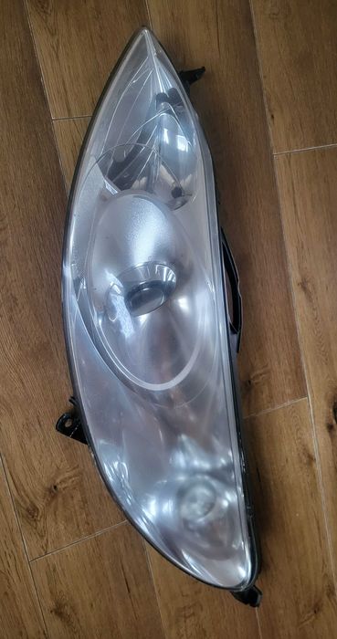 Пежо 407 Левая фара