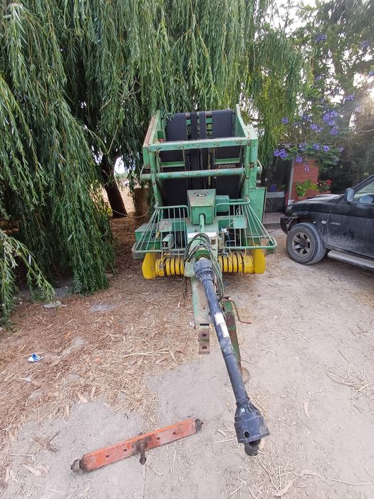 Vendo enfardadeira de rolos e volta fenos