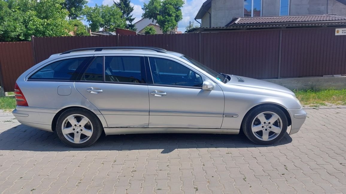 Mercedes-Benz C-Class Elegance 2003 W203 220CDI Автомат