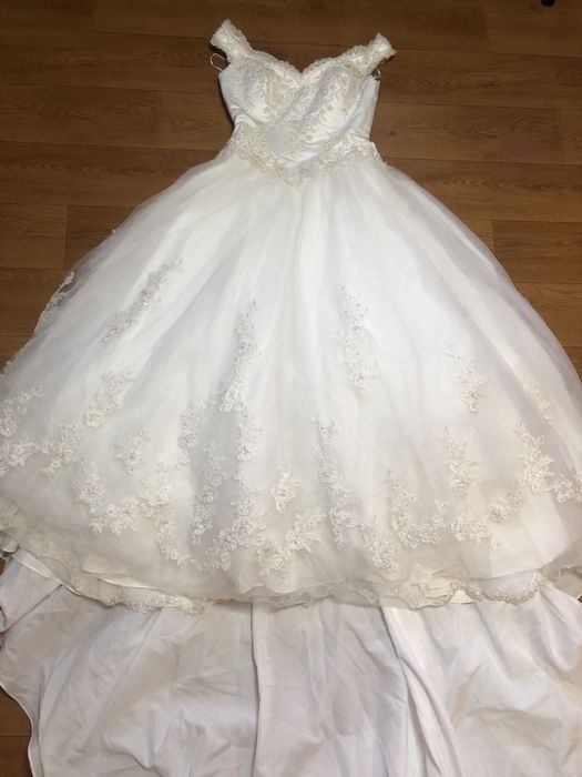 Продам весільну сукню