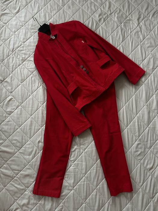 Жіночий костюм.