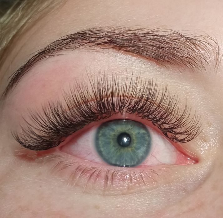 Нарощування вій.