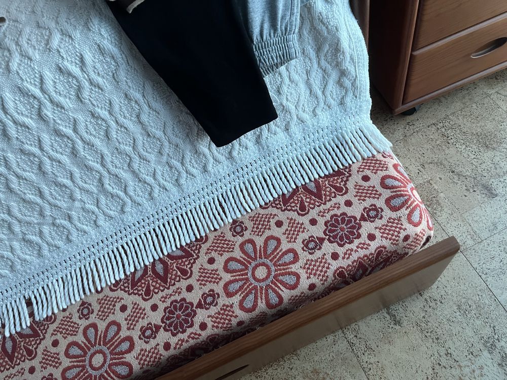Cama em madeira com gavetão e segundo colchão