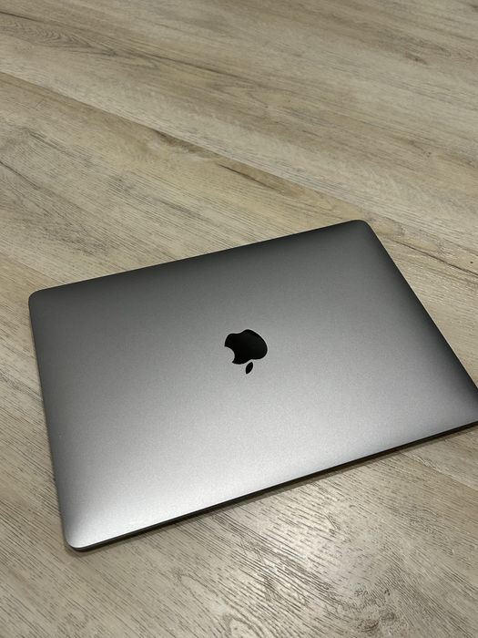 Продам Macbook Air M1 2020 8Gb 128Gb