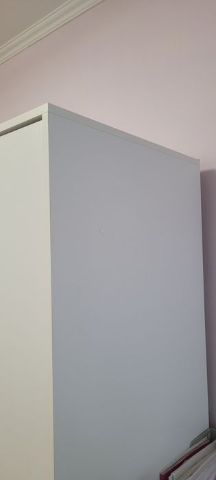 Шафа для одягу біла