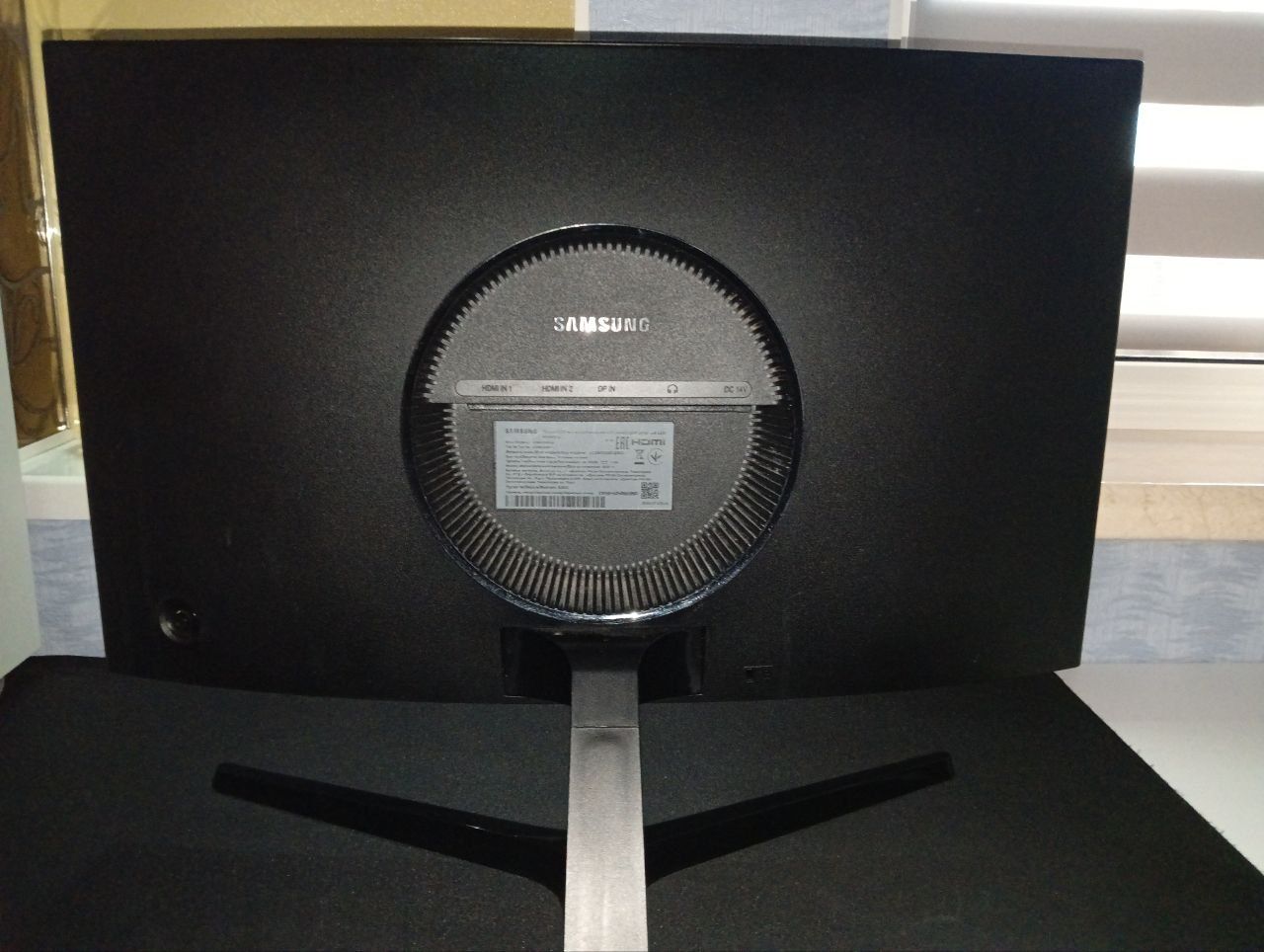 Монитор Samsung C24RG50FQI