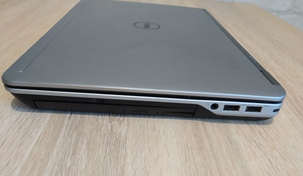 Dell E6440 14" 1600*900 i5-4300M + 16gb + 2gb video + sshd 500gb +подс