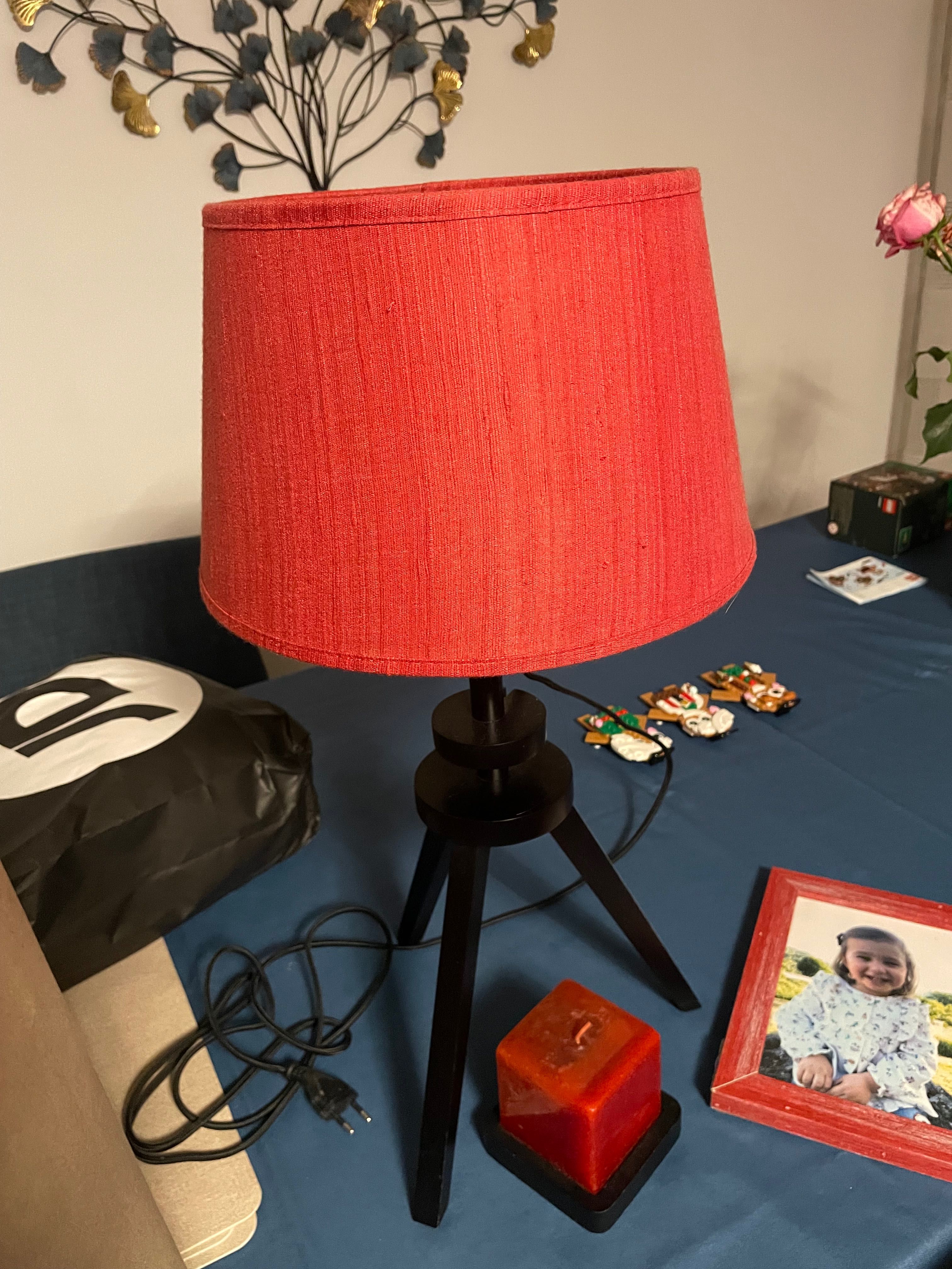 Candeeiro de mesa c/Abajour Vermelho (COMO NOVO)