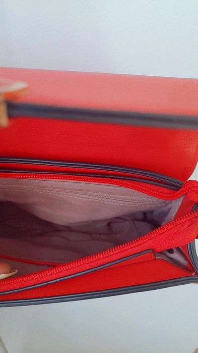 Mala tiracolo vermelha