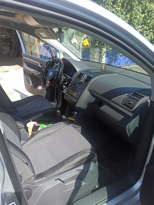Volkswagen touran.