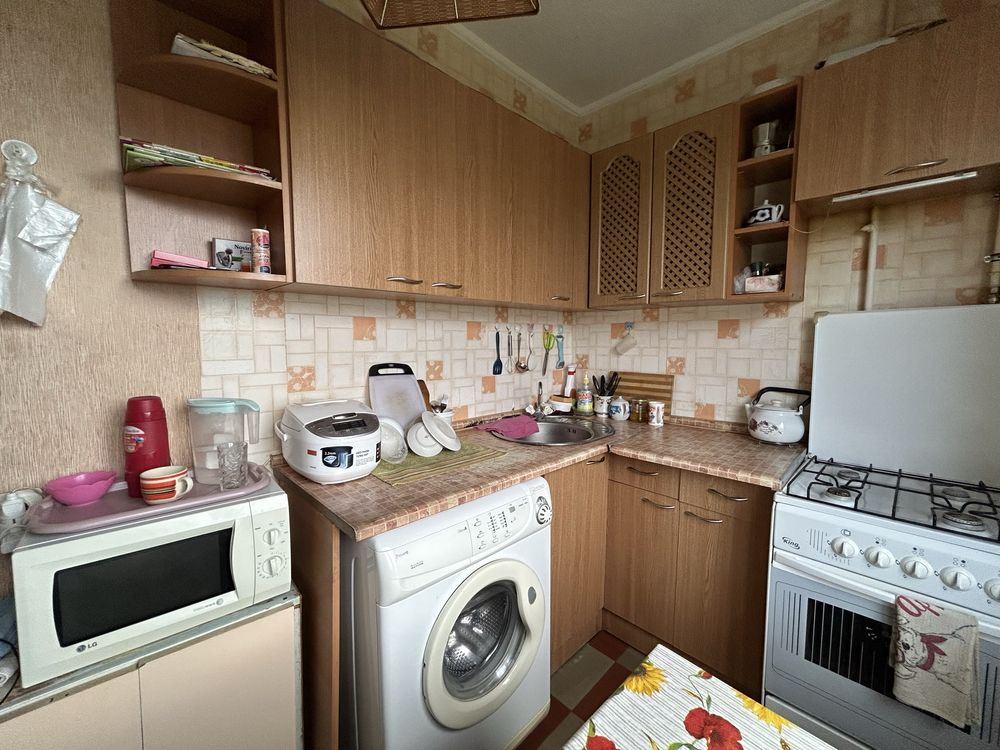 Продам 1к квартиру . Виставка . Проспект миру 60/3 .