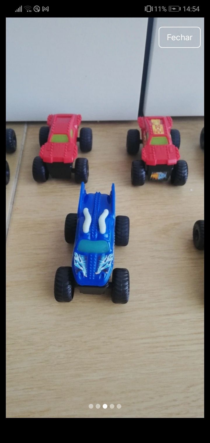 8 carros Monster Truckers Hot Wheels