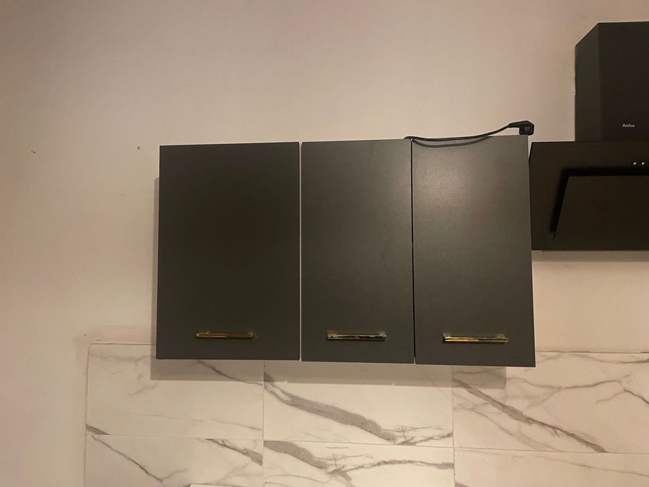 Meble kuchenne, zlewozmywak z baterią i okap