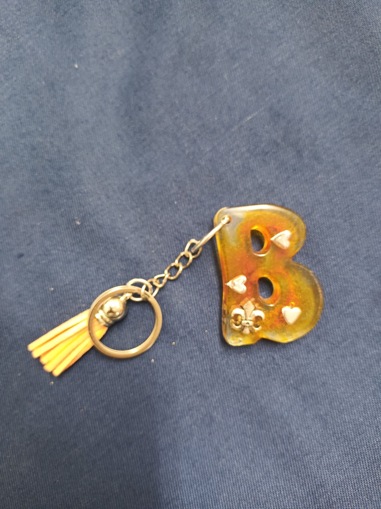 Porta-Chaves Letra B, em resina, feito à  Mão