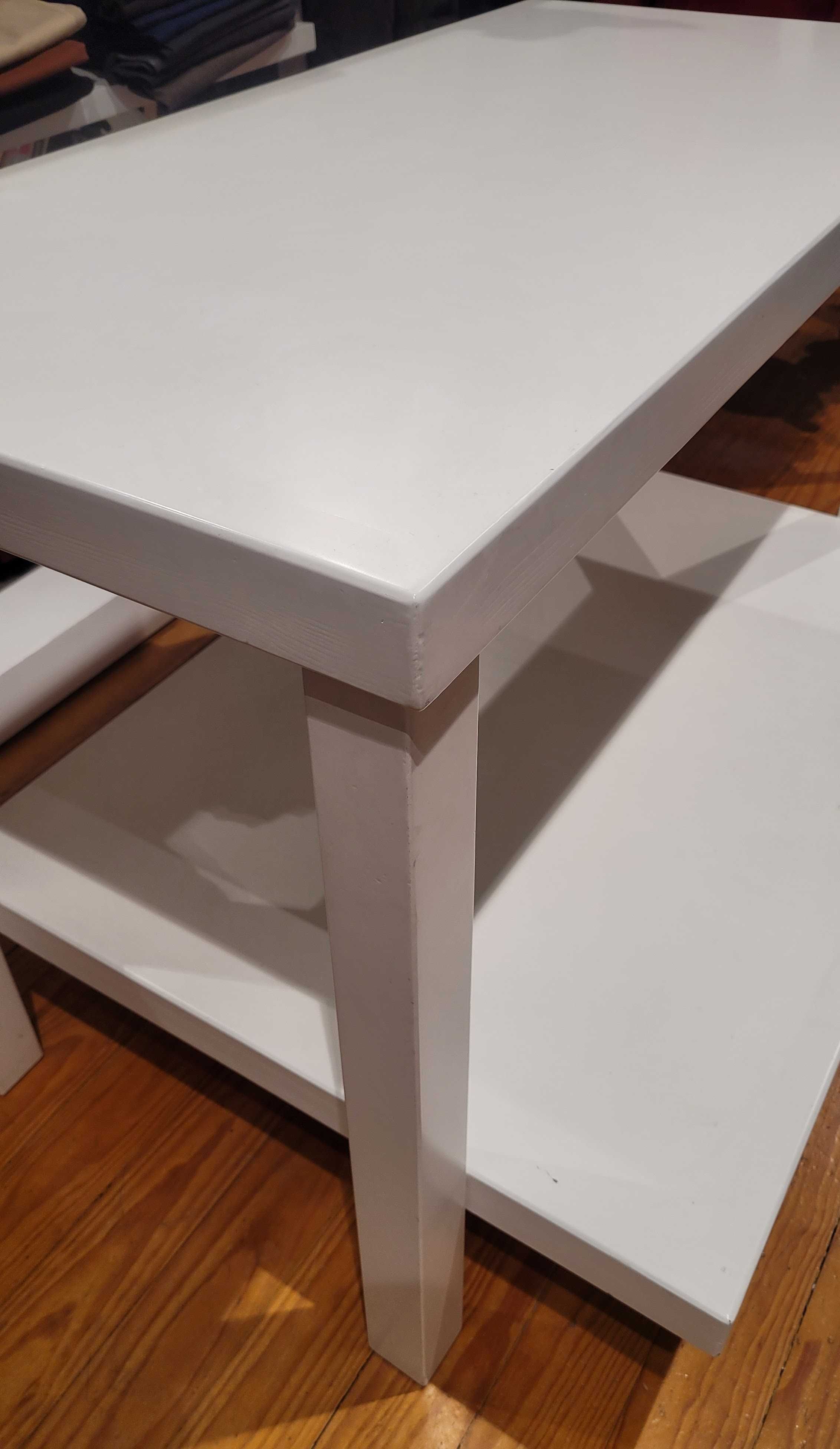 Mesa de Apoio em madeira pintado em branco