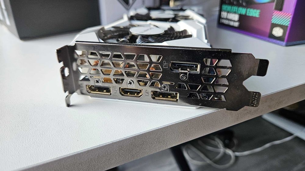 RTX 2060 SUPER Gigabyte Gaming OC white