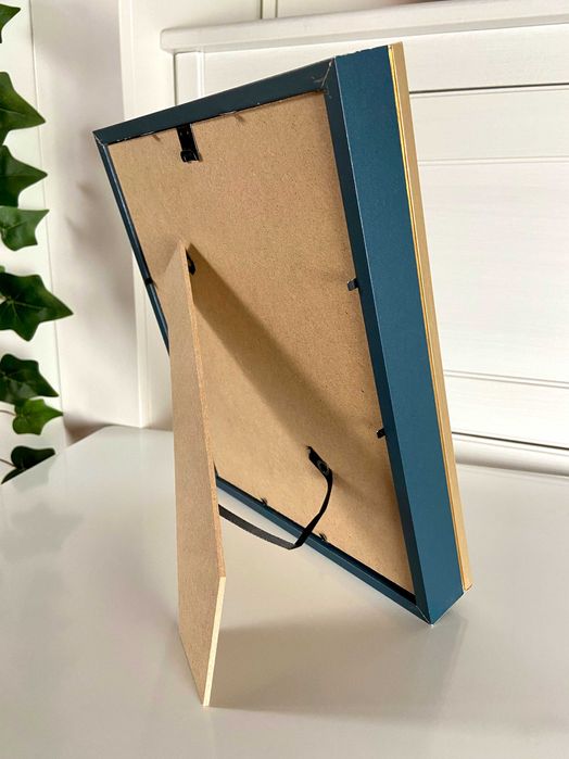 Moldura de madeira azul e dourada