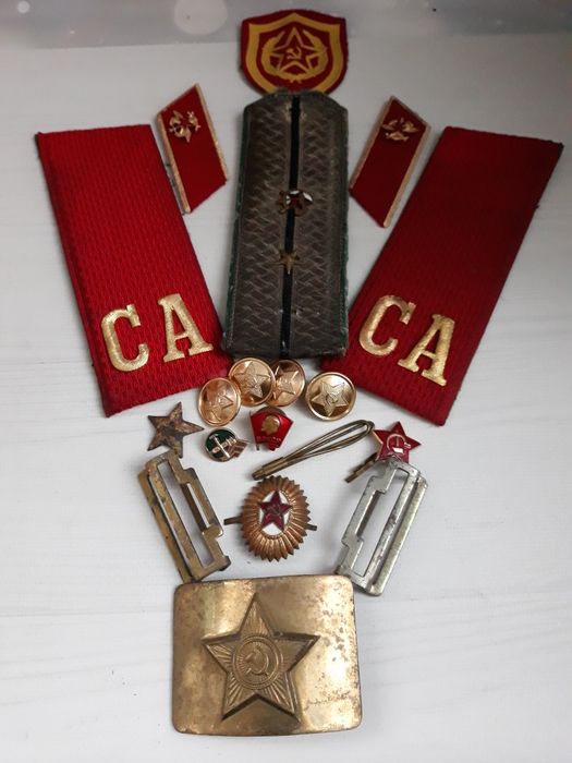 Для коллекции пуговицы, погоны, значок