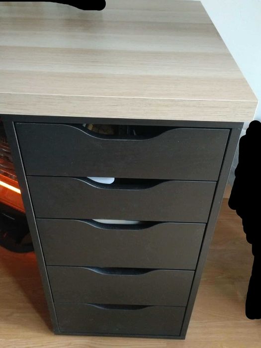 Secretária IKEA com suporte de 2 móveis com gavetas