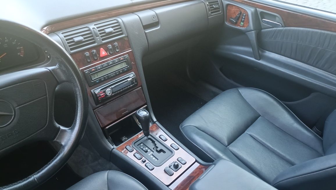 Mercedes Benz E320 V6 gasolina