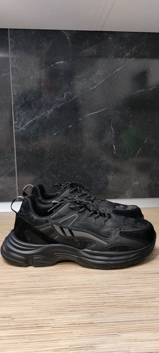 Кросівки 46 розміру