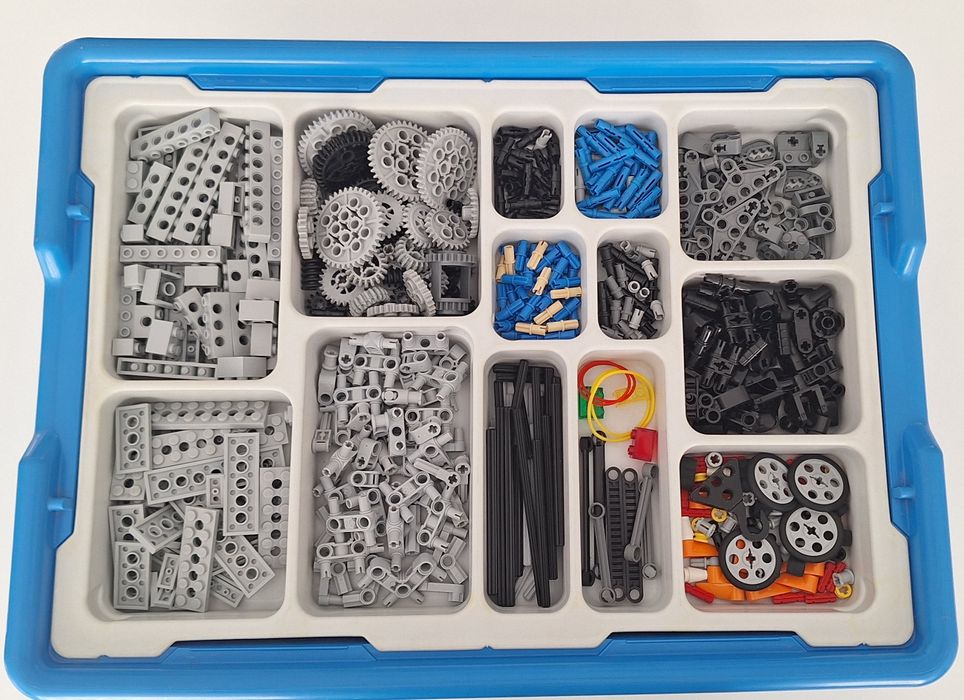 LEGO Mindstorms NXT 2.0 - zestaw edukacyjny do nauki Robotyki