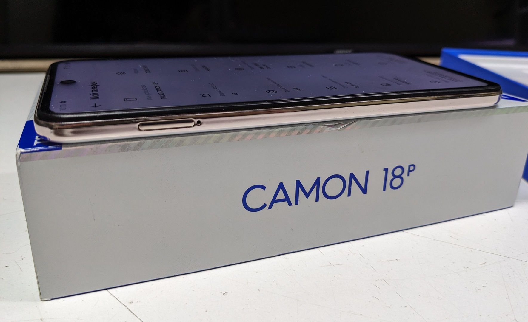 Смартфон для игр Tecno Camon 18p (CH7n) 8/128GB белый.