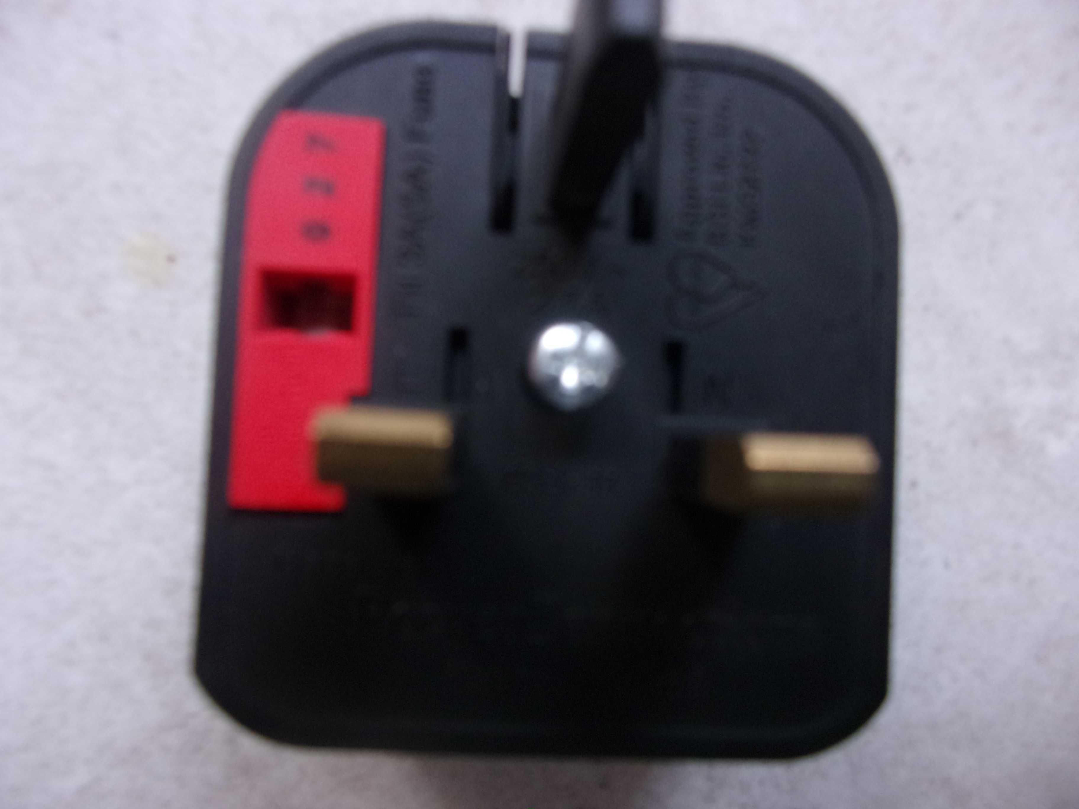 Adapter sieciowy FUSED z EU na UK czarny ANGIELSKI