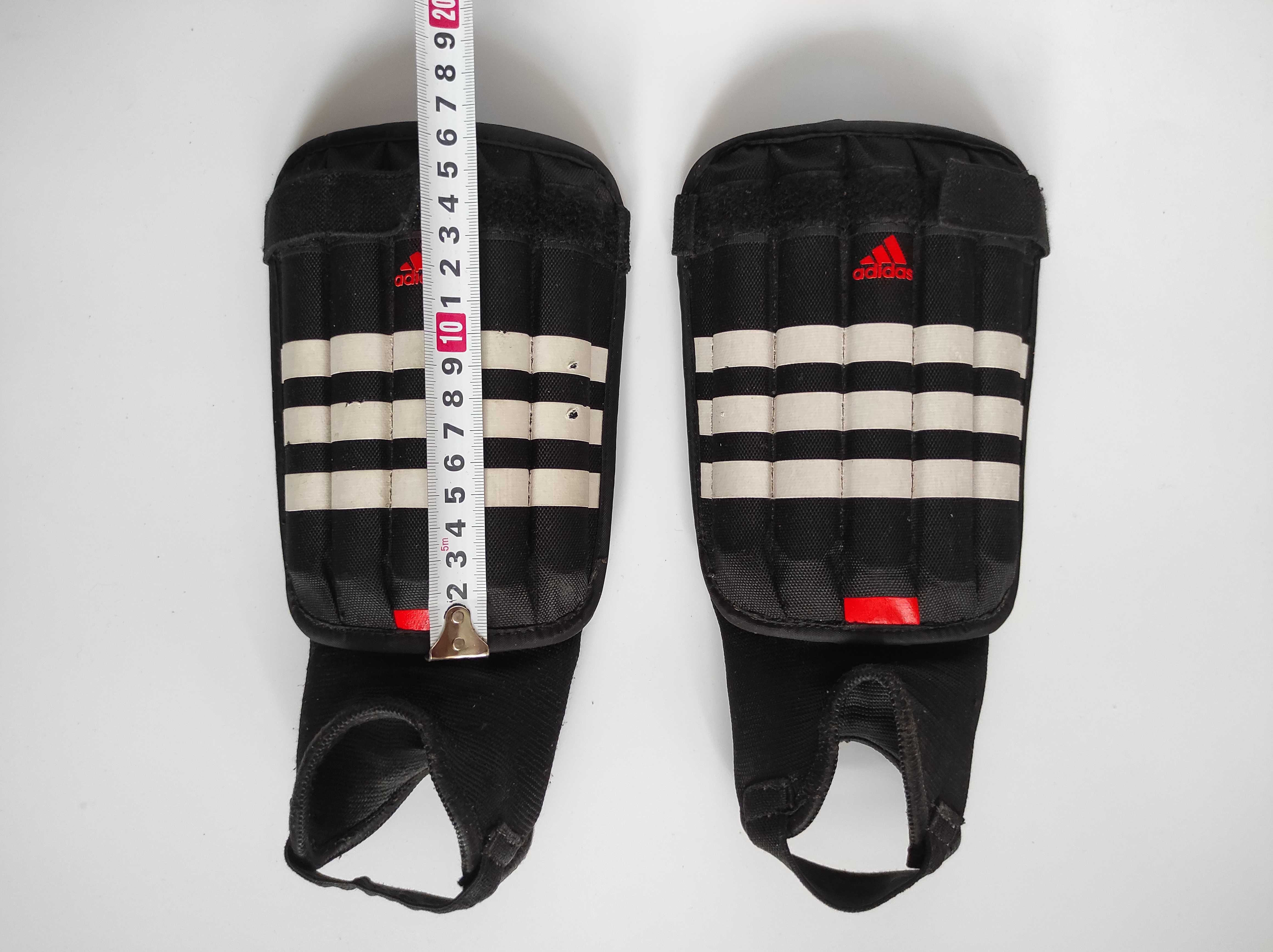 Детские футбольные щитки Adidas 11 Anatomic, на рост 120-140см.