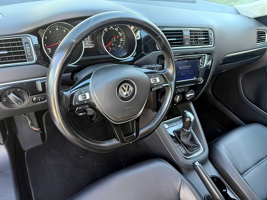 Volkswagen Jetta      2016