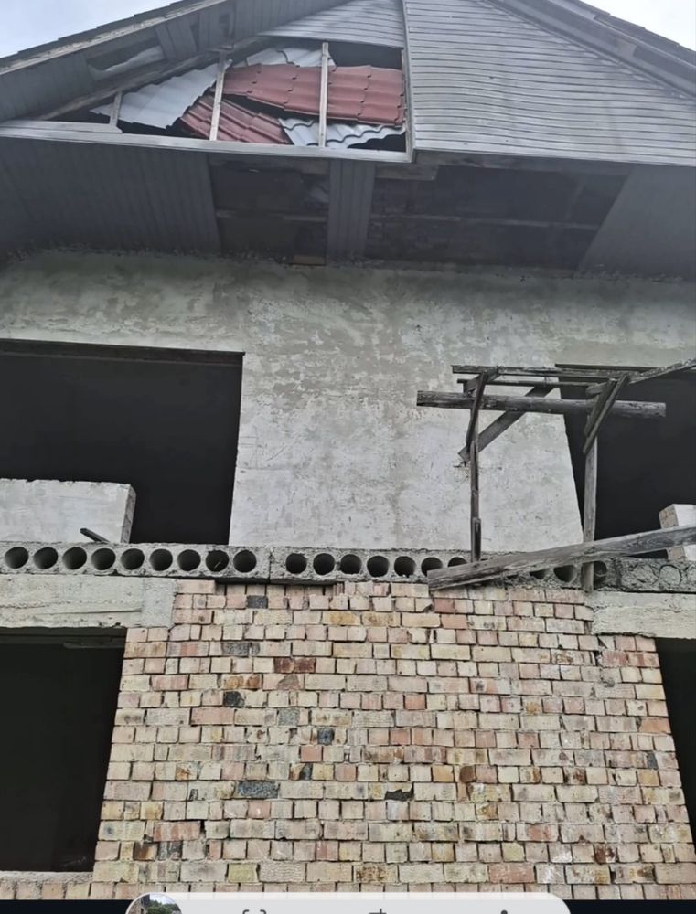Продаються два будинки + 3 га землі в Карпатах
