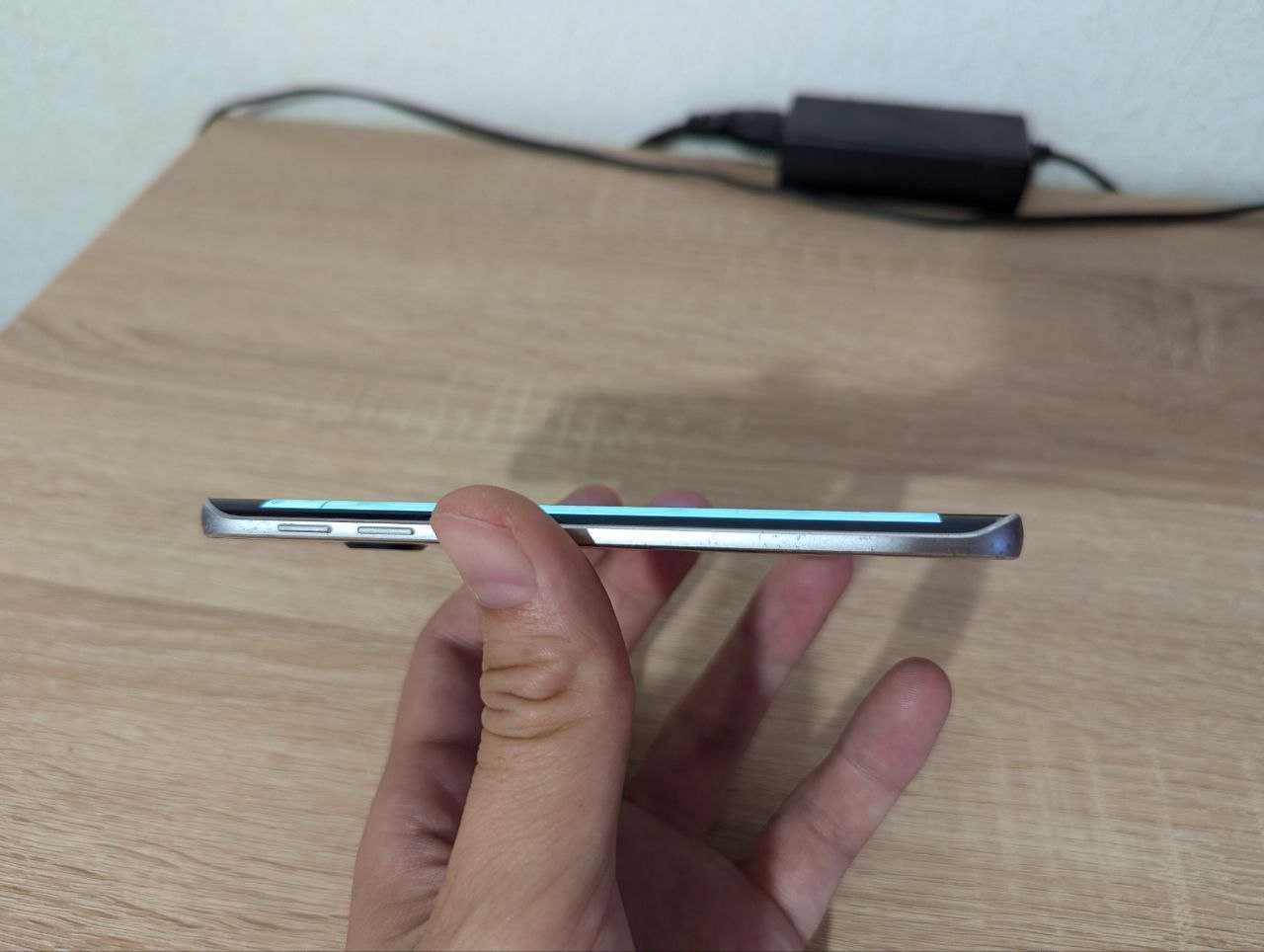 Samsung SM-G925F Galaxy S6 Edge гарний в колекцію