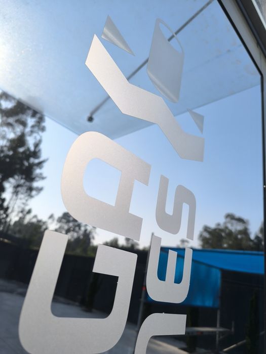 Aplicação de vinil e decoração de espaços comerciais