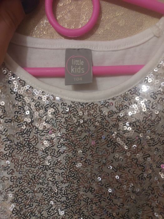 Сукня 104-110р.біла,молочна,срібна,сніжинка на новий рік.3-5 років